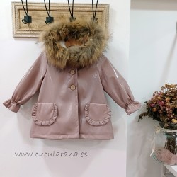 Charol evase capucha pelo rosa nude