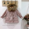 Charol evase capucha pelo rosa nude