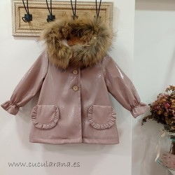Charol evase capucha pelo rosa nude
