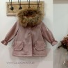 Charol evase capucha pelo rosa nude