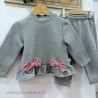Conjunto niña chándal gris lazo vichy granate de kiz