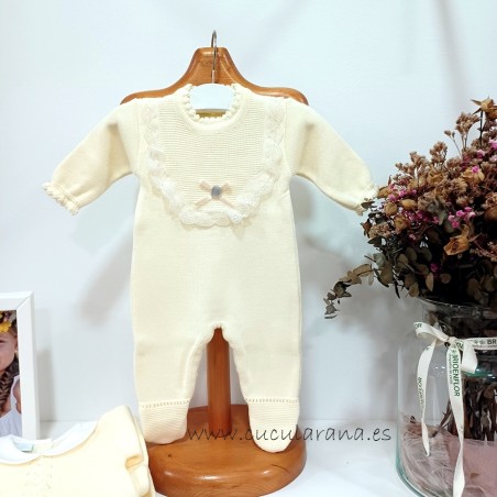 Pelele de bebe amarillo puntilla