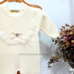 Pelele de bebe amarillo puntilla