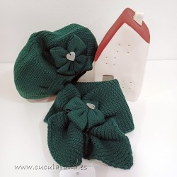 Boina con cuello de punto verde botella
