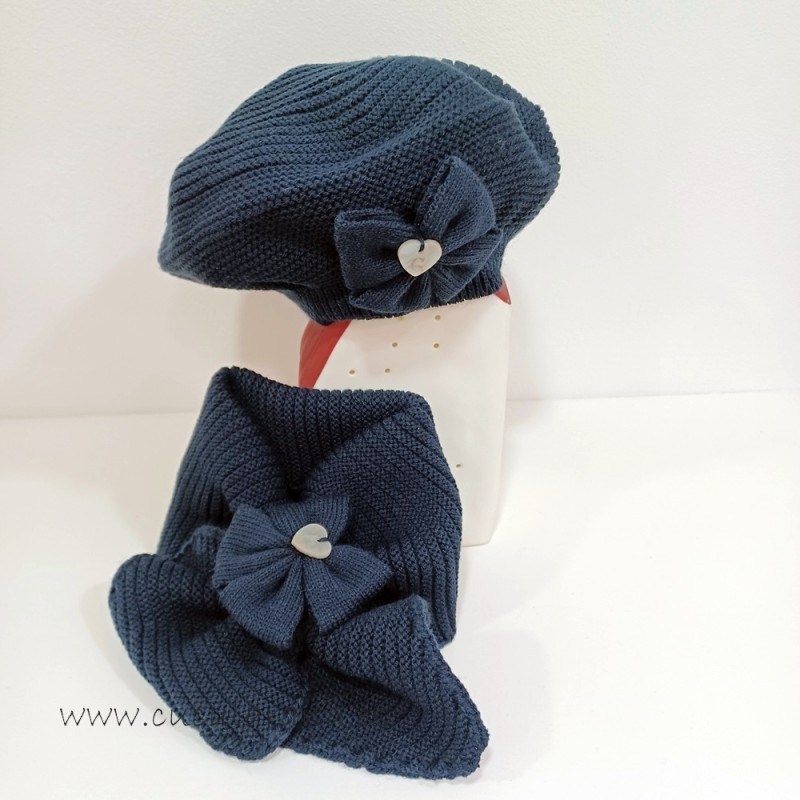 Boina con cuello de punto azul marino