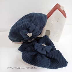 Boina con cuello de punto azul marino