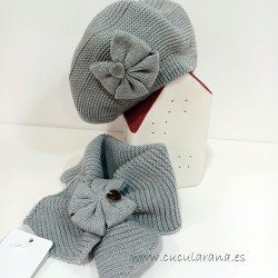 Boina con cuello de punto gris claro