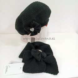 Boina con cuello de punto negro