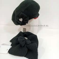 Boina con cuello de punto negro