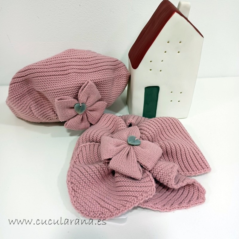 Boina con cuello de punto rosa mejenta