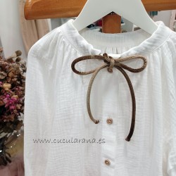 blusa bambula crudo cuello cordón