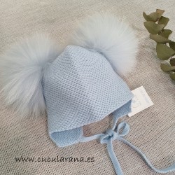 Gorro DOS POMPONES CELESTE...