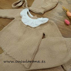 Conjunto de bebe de PRIMERA PUESTA CAMEL de CESAR BLANCO